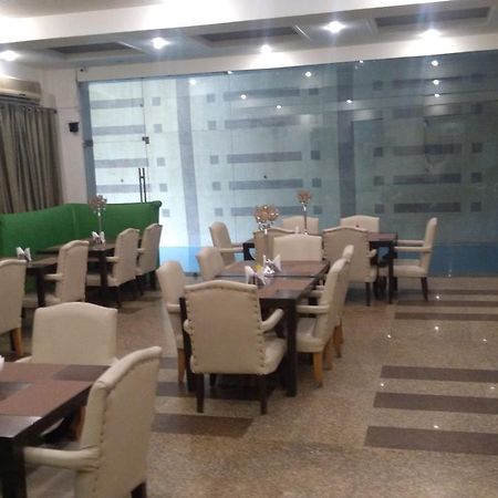 Hotel Bizzotel Гургаон Екстериор снимка