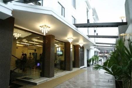 Hotel Bizzotel Гургаон Екстериор снимка