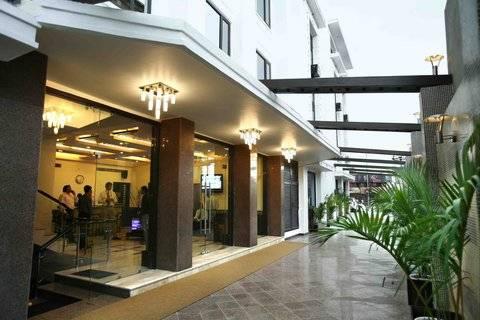 Hotel Bizzotel Гургаон Екстериор снимка