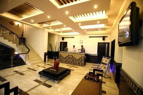 Hotel Bizzotel Гургаон Екстериор снимка
