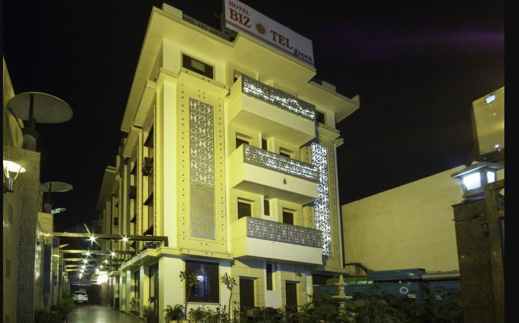 Hotel Bizzotel Гургаон Екстериор снимка