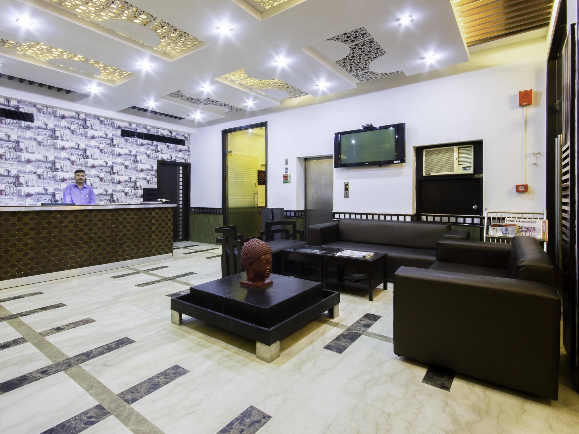 Hotel Bizzotel Гургаон Екстериор снимка