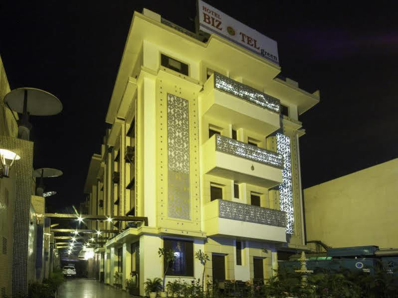 Hotel Bizzotel Гургаон Екстериор снимка
